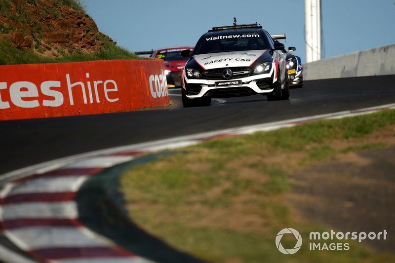Safety car in pista