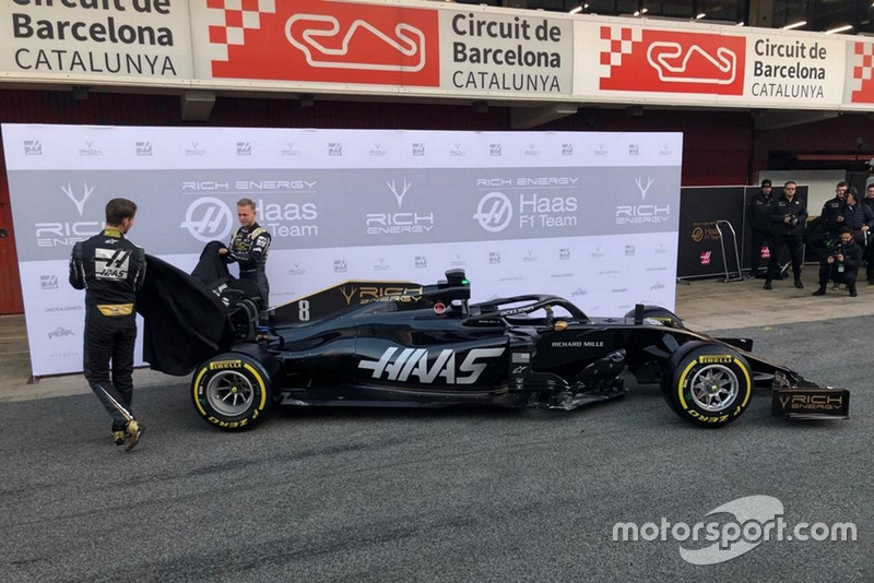 Kevin Magnussen, Haas F1 Team, Romain Grosjean, Haas F1 Team, unveil the new Haas VF-19