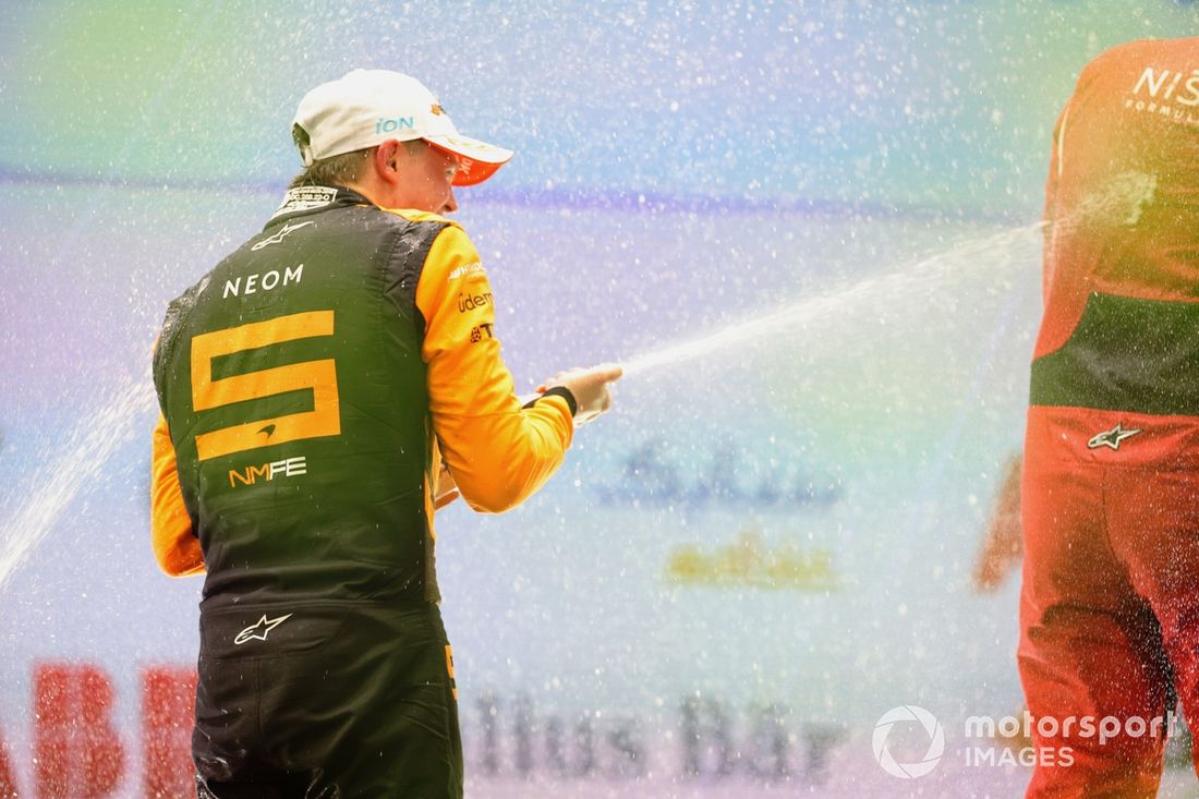 Taylor Barnard, zespół McLaren Formula E