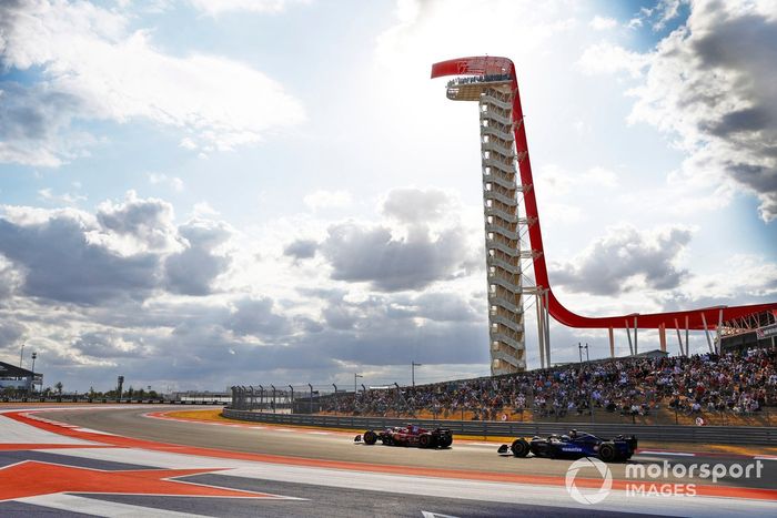 Carlos Sainz, Ferrari SF-24, Alex Albon, Williams FW46 
