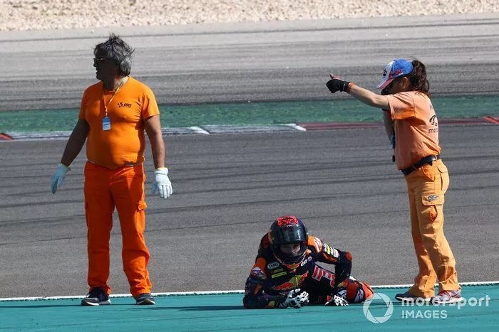Caída de Deniz Oncu, Red Bull KTM Tech3 