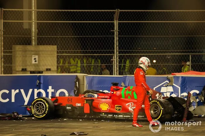 Choque de Charles Leclerc, Ferrari SF21 en la FP2