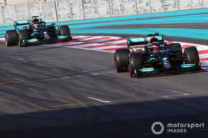 George Russell, Mercedes W10 Mule Nyck de Vries, Mercedes W12 