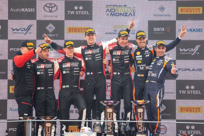 Podio: Ganadores Sébastien Ogier, Julien Ingrassia, Toyota Gazoo Racing WRT Toyota Yaris WRC, segundo lugar Elfyn Evans, Scott Martin, Toyota Gazoo Racing WRT Toyota Yaris WRC, tercer lugar Dani Sordo, Candido Carrera, Hyundai Motorsport Hyundai i20 Coupe WRC.