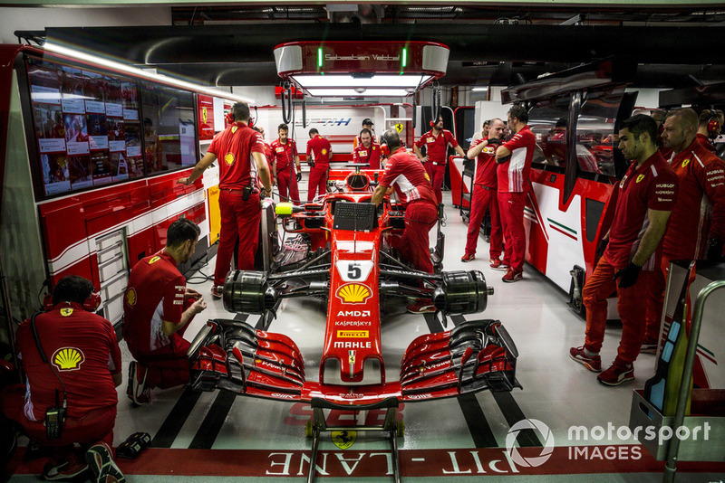 Sebastian Vettel, Ferrari SF71H au garage