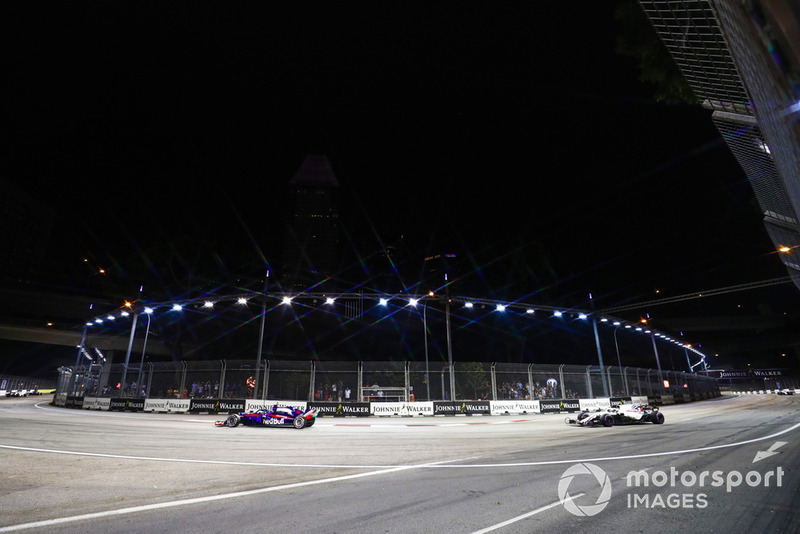 Brendon Hartley, Toro Rosso STR13, precede Sergey Sirotkin, Williams FW41