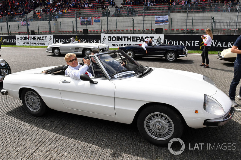 Marcus Ericsson, Sauber, mengikuti parade pembalap