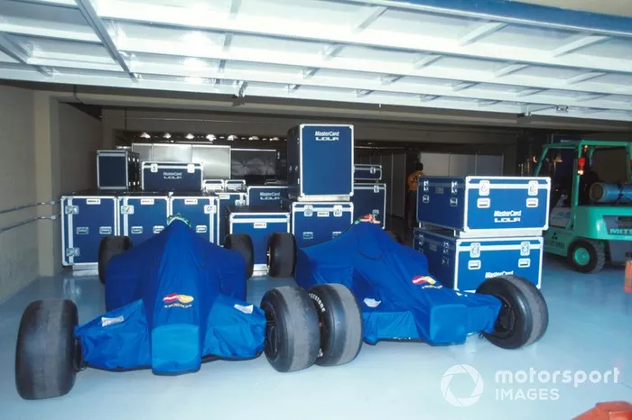 El equipo de Lola Mastercard retiró sus coches de la carrera