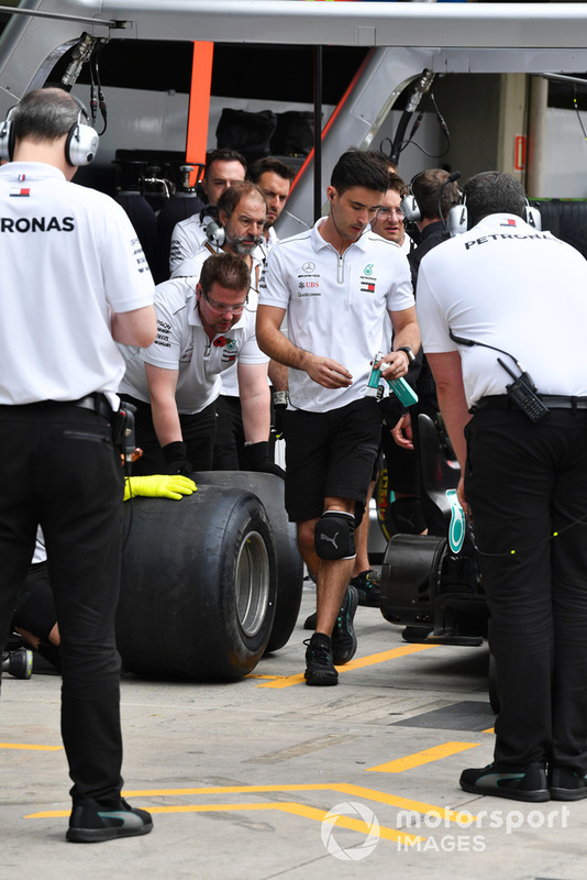 Mercedes-AMG F1 тренує піт-стопи