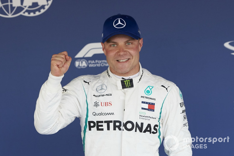 Ganador de la pole Valtteri Bottas, Mercedes AMG F1