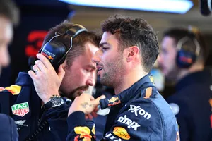 Daniel Ricciardo, Red Bull Racing et Simon Rennie, ingénieur de piste chez Red Bull Racing