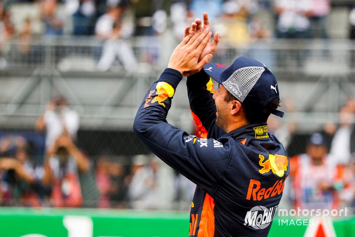 Ganador de la pole Daniel Ricciardo, Red Bull Racing, celebra