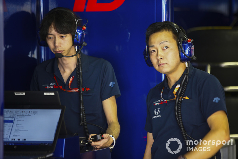 Engineers in the Toro Rosso Honda garage