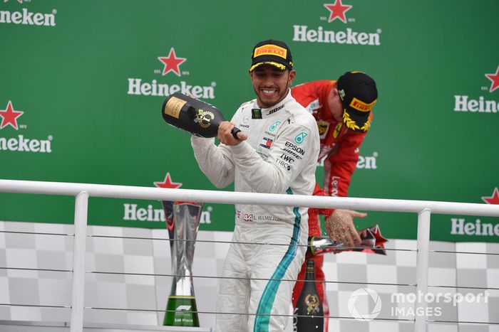 Podio: ganador de la carrera Lewis Hamilton, Mercedes AMG F1 celebra