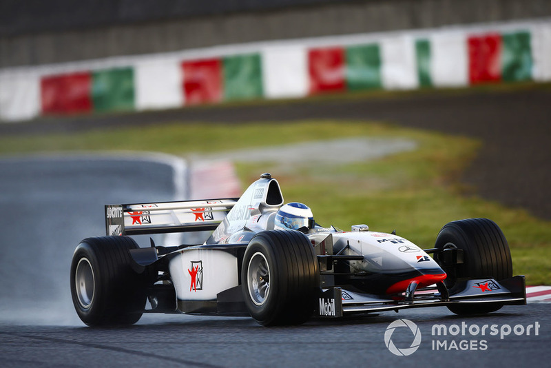 Mika Hakkinen en un McLaren Mercedes 1998