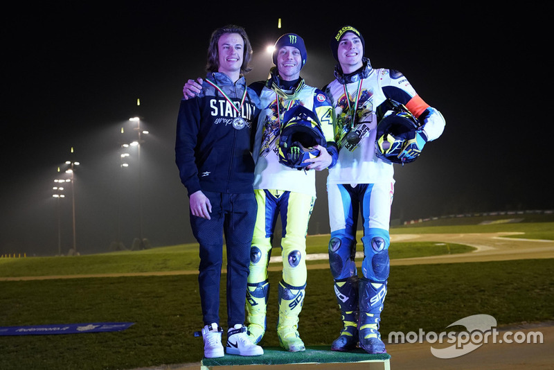 Valentino Rossi celebra su victoria