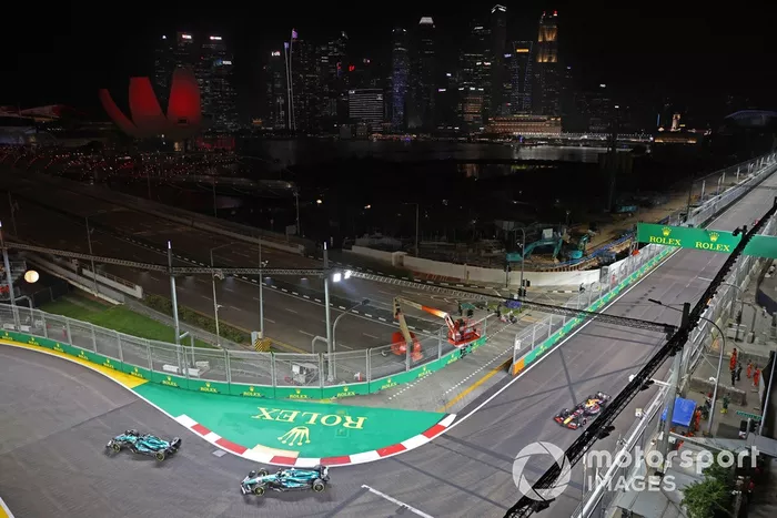 Lance Stroll, Aston Martin AMR24, Fernando Alonso, Aston Martin AMR24, Sergio Perez, Red Bull Racing RB20