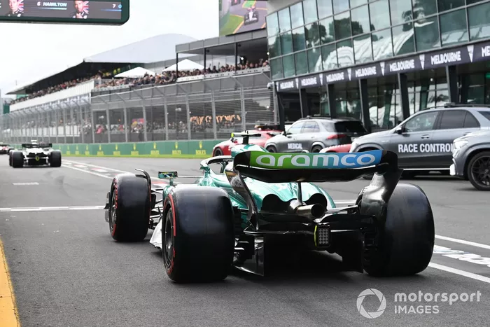 Fernando Alonso, Aston Martin AMR23, sale de boxes