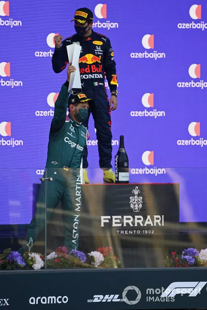 Podio: segundo lugar Sebastian Vettel, Aston Martin