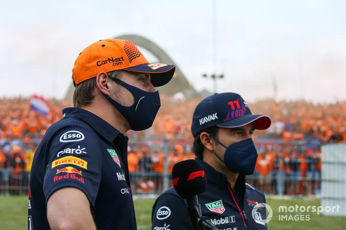 Max Verstappen, Red Bull Racing, Sergio Pérez, Red Bull Racing, saludan a los aficionados antes de la carrera