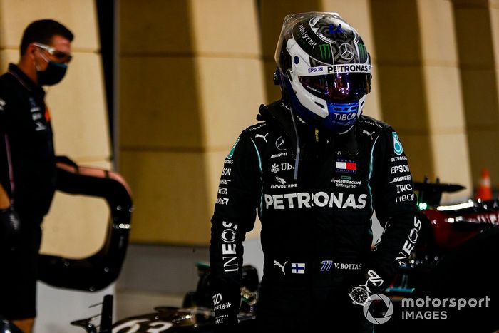 Pole man Valtteri Bottas, Mercedes-AMG F1, arriva al Parc Ferme