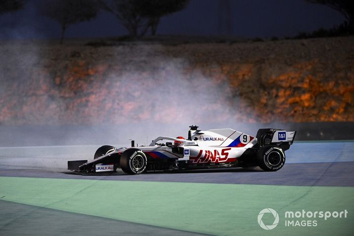 Nikita Mazepin, Haas VF-21, hace un trompo
