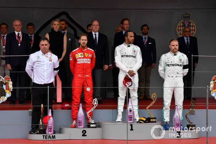 2019 - Lewis Hamilton triunfa em Mônaco em meio a homenagens a Niki Lauda