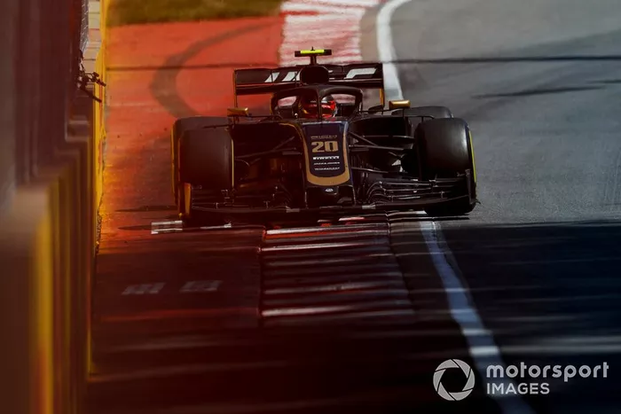 No GP do Canadá, Magnussen estava descontente e reclamou com a equipe. O chefe Steiner, então, mandou o piloto calar a boca. 