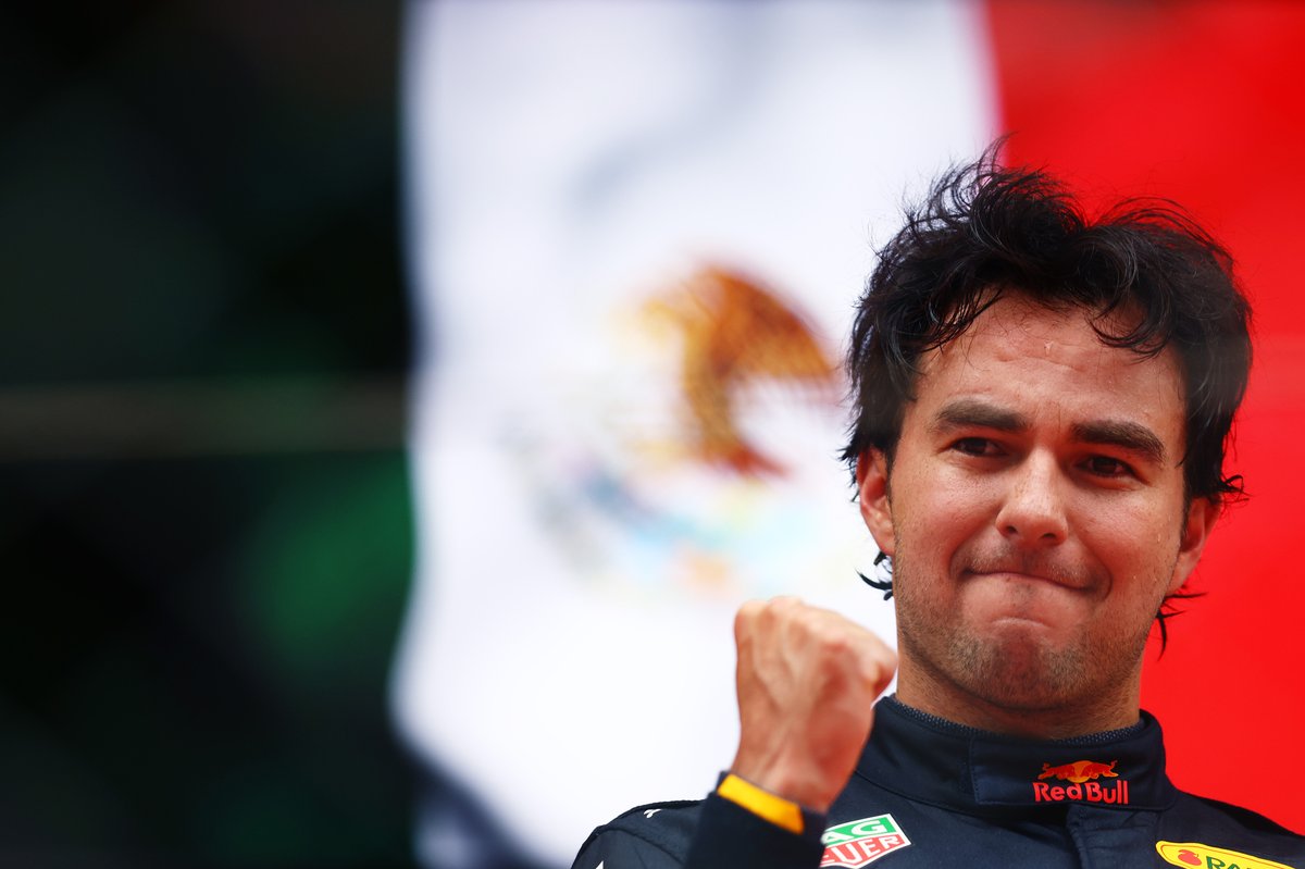 Podio: El ganador Sergio Pérez, Red Bull Racing