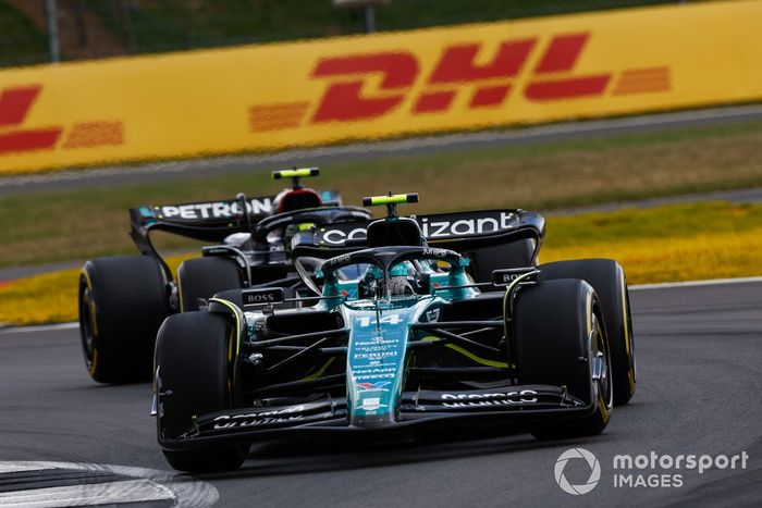 Fernando Alonso, Aston Martin AMR23, Lewis Hamilton, Mercedes F1 W14