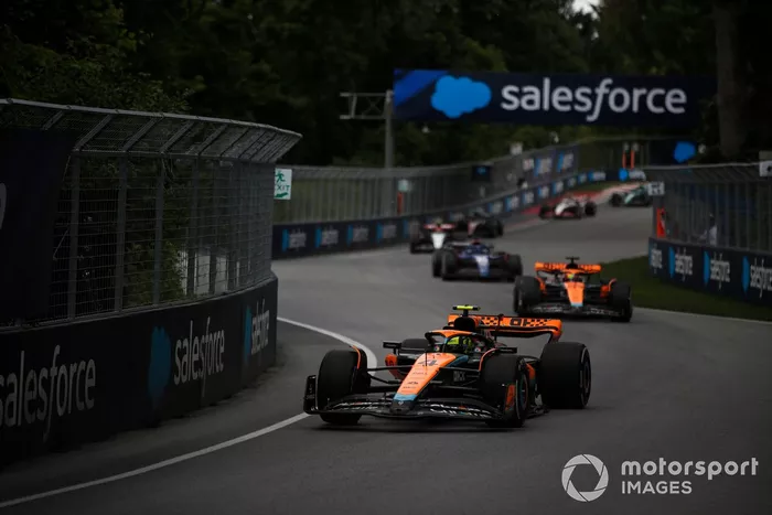 Lando Norris, McLaren MCL60, Oscar Piastri, McLaren MCL60, Alex Albon, Williams FW45