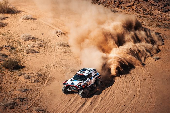 #217 X-raid Mini JCW Team Mini John Cooper Works Rally Plus: Krzysztof Hołowczyc, Łukasz Kurzeja