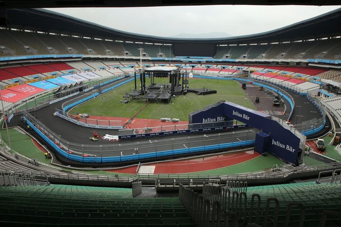 La pista dentro del estadio