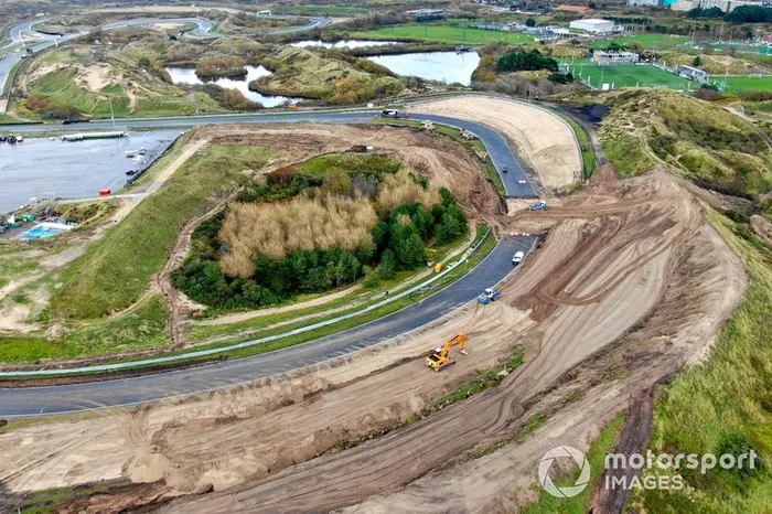 Trabajos de construcción en el autódromo de Zandvoort para el Gran Premio de Holanda