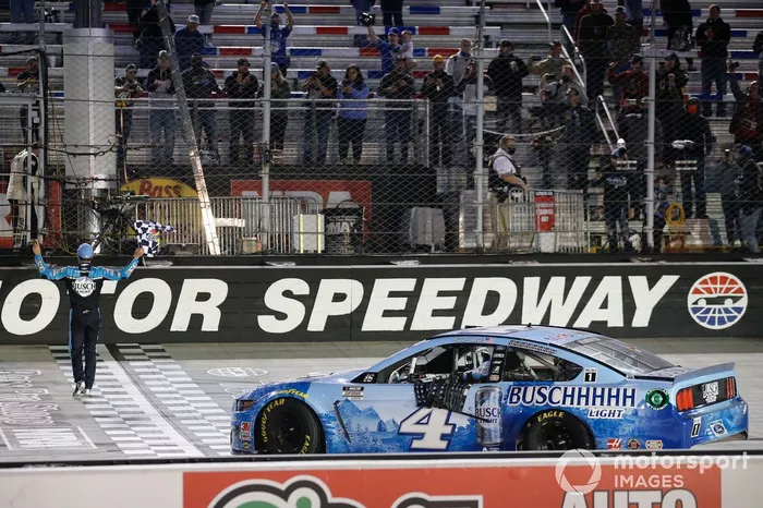 Ganador Kevin Harvick, Stewart-Haas Racing, Ford Mustang
