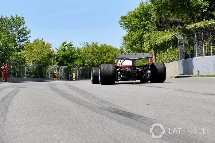 Jacques Villeneuve, pilota el Ferrari  312T3 con el que su padre Gilles Villeneuve ganó el GP de Canadá de 1978