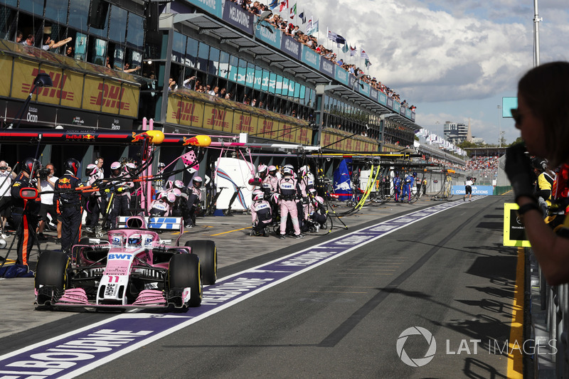 Sergio Perez, Force India VJM11 Mercedes, makes a pit stop