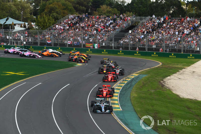 Lewis Hamilton, Mercedes-AMG F1 W09 EQ Power+ lidera al inicio