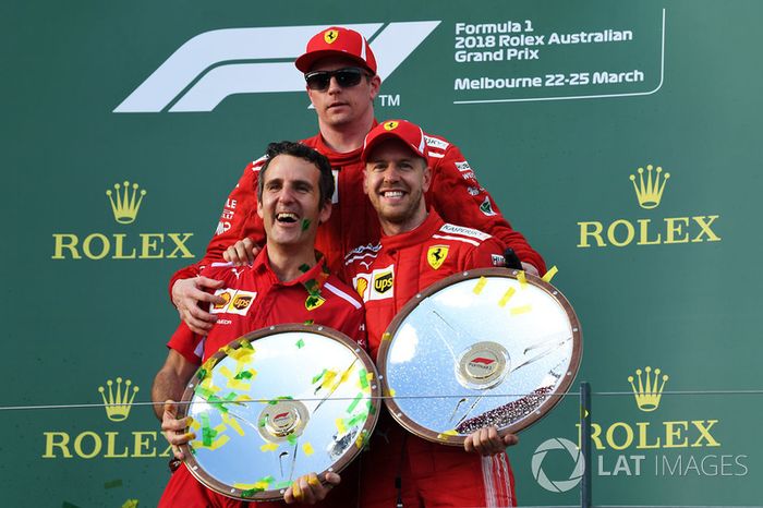 Podio: ganador de la carrera, Sebastian Vettel, Ferrari, y tercer lugar Kimi Raikkonen, Ferrari,