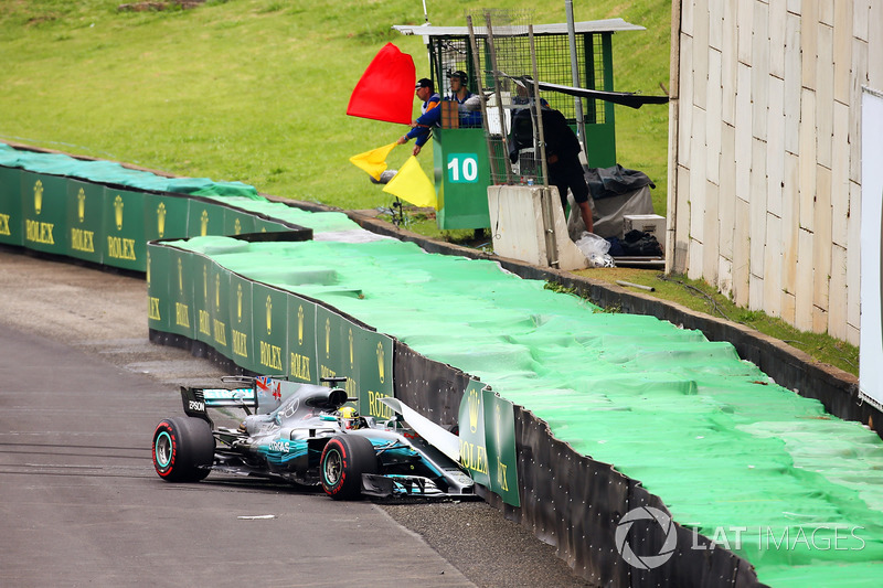 Lewis Hamilton, Mercedes AMG F1 W08, crash