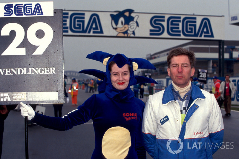 Sega Sonic girl avec Peter Minchinton