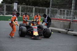 Max Verstappen, Red Bull Racing RB14 ve Daniel Ricciardo, Red Bull Racing RB14 kaza