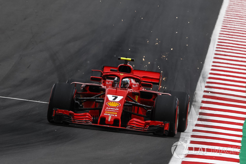 Kimi Raikkonen, Ferrari SF71H sparks