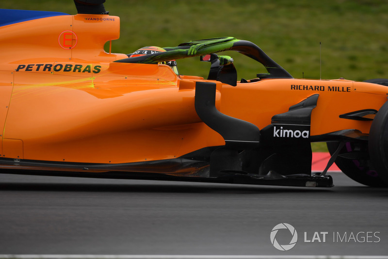 Stoffel Vandoorne, McLaren MCL33, aero paint on halo