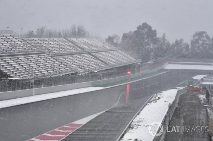 La neige interrompt les essais