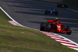 Кімі Райкконен, Ferrari SF71H, Льюіс Хемілтон, Mercedes AMG F1 W09