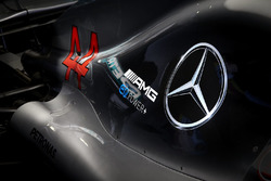 Lewis Hamilton, Mercedes AMG F1 W09 motor kapağı ve Mercedes AMG detay