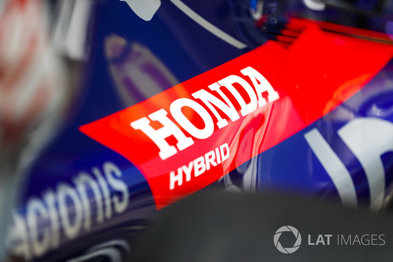 Le logo Honda sur la carrosserie Toro Rosso