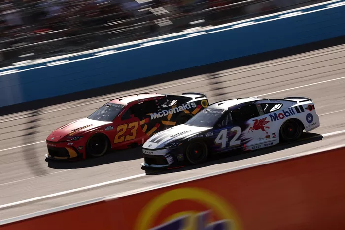 Bubba Wallace, 23XI Racing Toyota, John Hunter Nemechek, LEGACY MOTOR CLUB Toyota