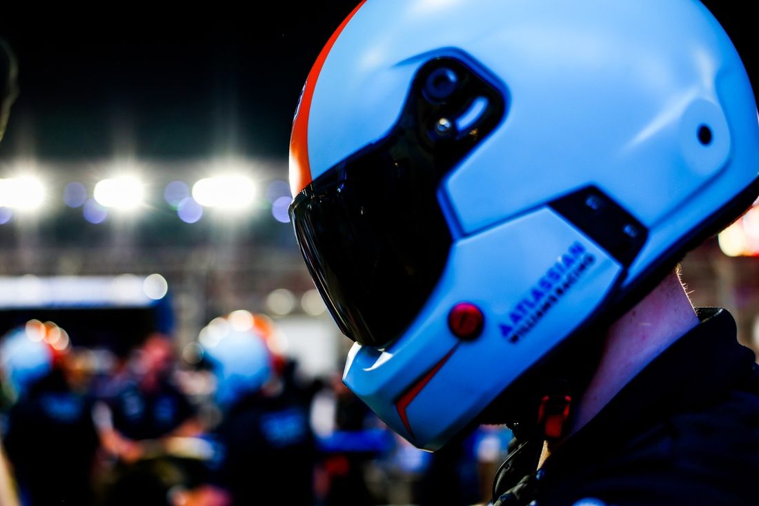 Mechanicy Williamsa podczas treningu pit stopu